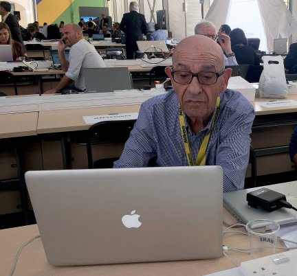 He knackered himself to provide the usual prompt and quality service of news press photography turnaround, and that despite the help of a foreign novice sent by one overseas agency to help him out.